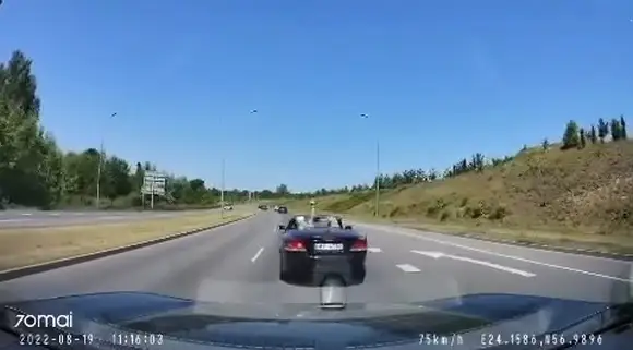 А я сяду в кабриолет… Нарушив правила, водитель «Volvo» показал неприличный жест (ВИДЕО)