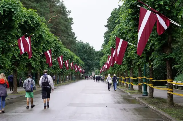 Nedēļas nogale būs mēreni silta, vietām īslaicīgi līs