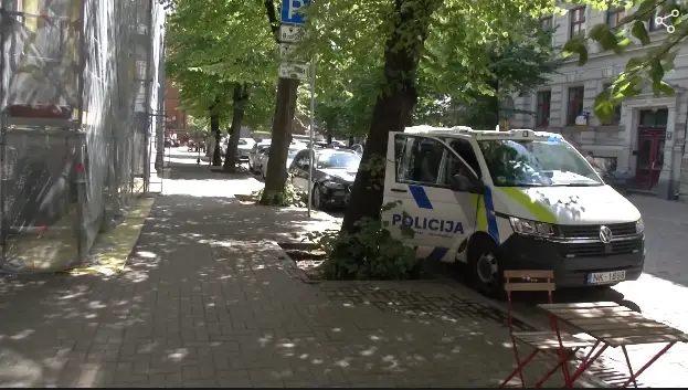 В центре Риги рабочий упал с высоты: подробности трагедии