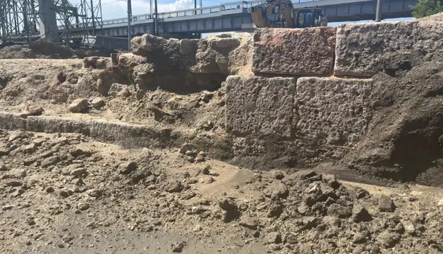 В Риге раскопали фрагмент древнего бастиона. Почему его снова закопают?