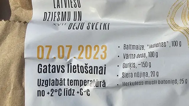 Участников Праздника песни просят не есть вареную колбасу