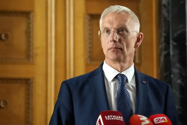 Kariņš aicina Polijas Eiropas lietu ministru rast risinājumu situācijai uz Polijas-Ukrainas robežas