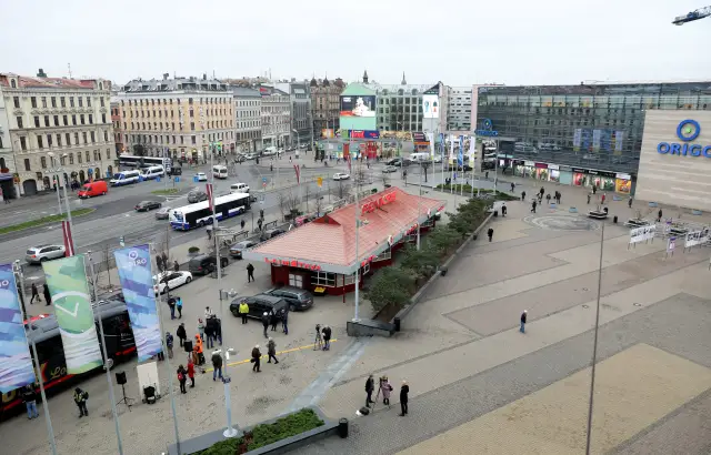 Stacijas laukumā slēgta spēļu zāle «Fenikss»