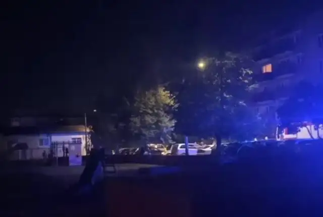 Двое госпитализированы: ночью в Даугавпилсе из многоэтажки срочно эвакуировали жителей