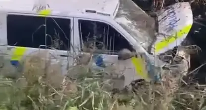 Полицейская машина угодила в кювет: ЧП под Екабпилсом (ВИДЕО)
