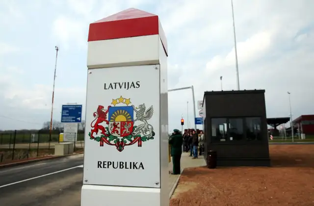 Aizdomās par eksportu uz Krieviju muita neļauj izvest no Latvijas 15 jaunas automašīnas «Porsche»