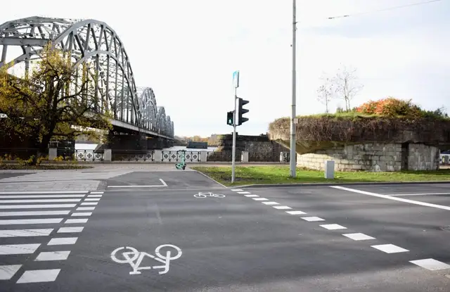 Veloceļa izbūves laikā Rīgā ierobežos satiksmi 11. novembra krastmalā
