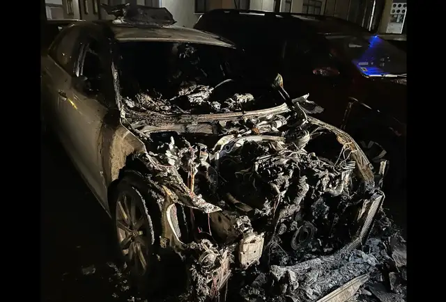 Под покровом ночи в Кенгарагсе сгорела машина. Местные жители подозревают: без злого умысла не обошлось
