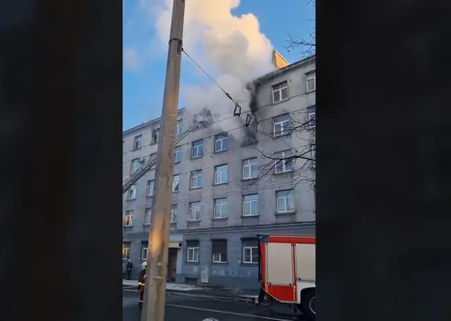 Ugunsgrēks Rīgā: izglābti 15 cilvēki (FOTO)