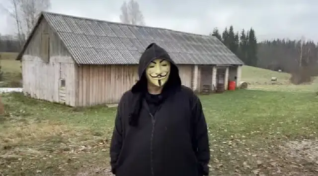 «Учитесь у грибов. Вся власть дуракам!» Пропавший философ Ритупс, возможно, скрывается за маской Анонимуса (ВИДЕО)