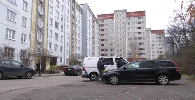 В Плявниеках мужчина стал жить в машине: соседи в шоке