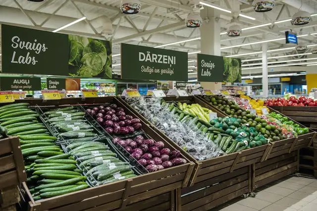 «Maxima» no 1.janvāra sola necelt cenas vietējiem augļiem un dārzeņiem, savukārt «Rimi» un «Lidl» strādās pie cenu programmām