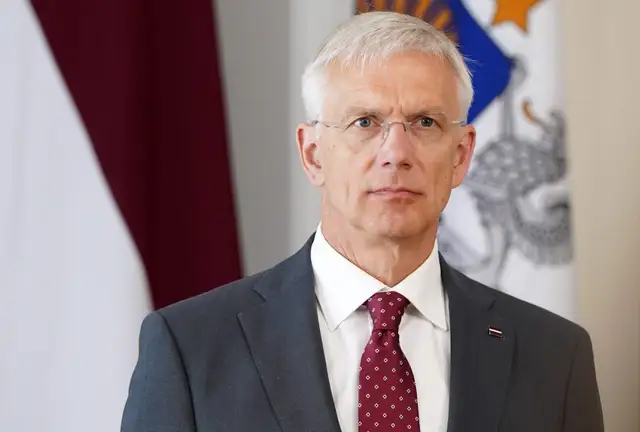 Kariņš noliek deputāta mandātu un pamet darbu politikā