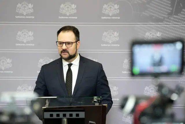 Saeima noraida demisijas pieprasījumu Briškenam