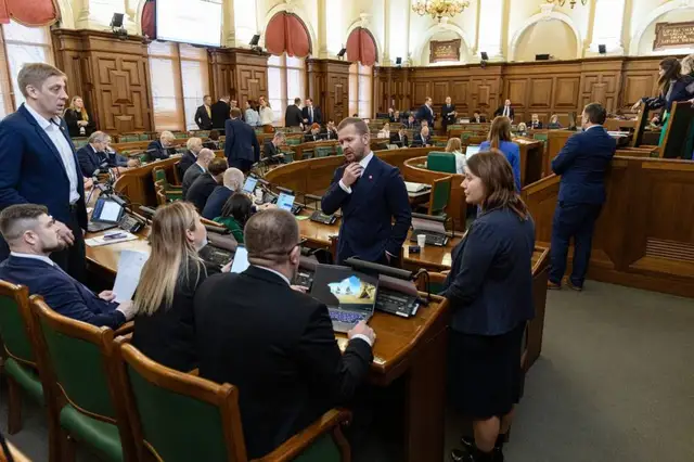 Opozīcijas partija «Stabilitātei» rosina līdz pat sasaukuma beigām iesaldēt Saeimas deputātu algas