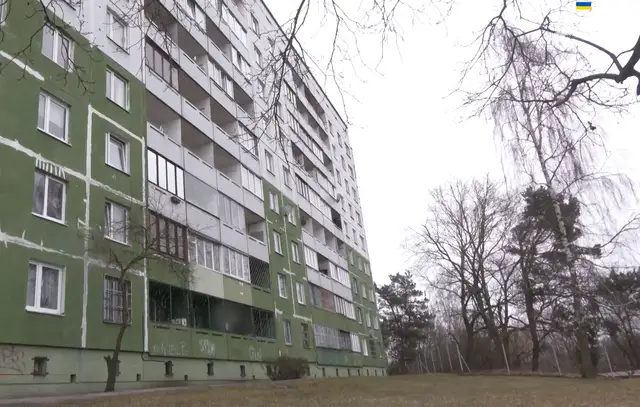 В Вецмилгрависе из окна выпал мужчина: местные жители выдвигают различные версии