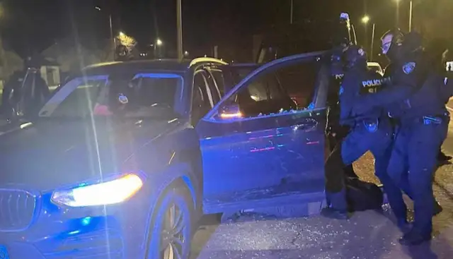 Группа наркоторговцев обезврежена в Риге. При задержании подозреваемый протаранил полицейскую машину (ВИДЕО)