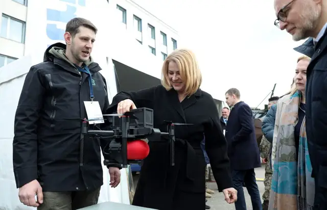 Premjere kritizē lidostas vadītājas izteikumus saistībā ar dronu incidentu
