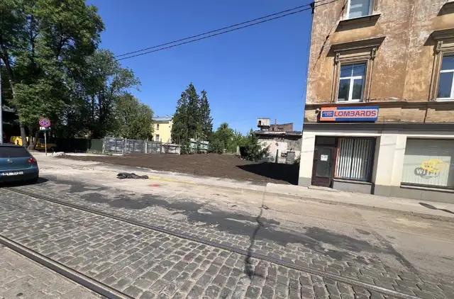 Rīgā nojaukts grausts Pētersalas ielā