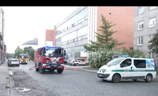 В Риге произошел обширный пожар в цеху по производству пластиковых окон; пострадавших нет