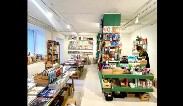 В Риге затопило книжный магазин и библиотеку Vilki books: нужна помощь!