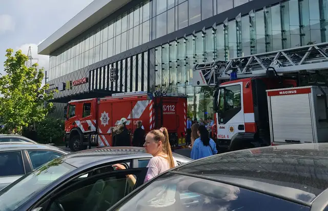 Пожар в торговом центре: из Akropole Alfa эвакуированы почти 2000 человек (Дополнено)