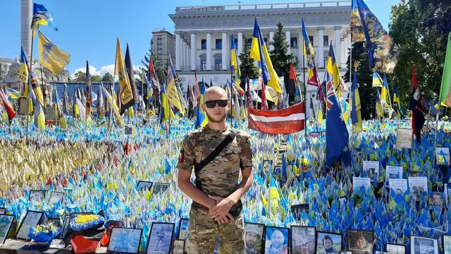 “Lai nu kas, bet valodas problēmu frontē pilnīgi noteikti nav”: ukraiņu karavīrs Sergejs Poļakovs