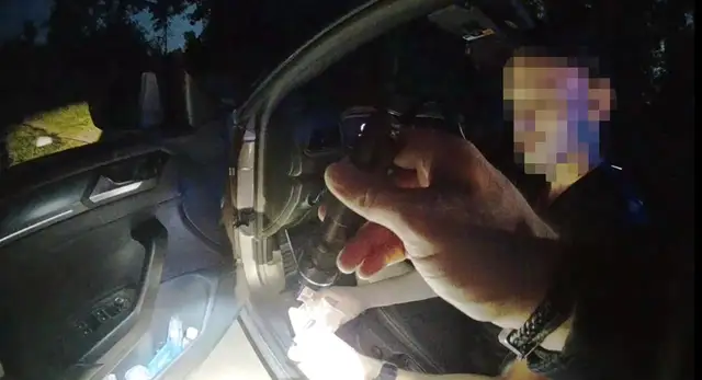 Rīgas pašvaldības policisti Sarkandaugavā apturējuši nomas auto ar narkotikām
