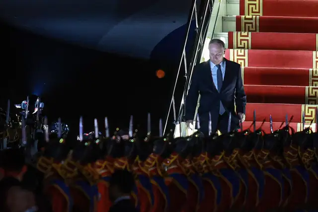 Putinu Mongolijā sagaida ar sarkano paklāju. Ukraina sašutusi, ka viņš nav arestēts pamatojoties uz SKT orderi