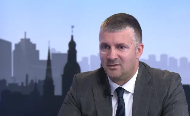 Доколь? Ланге рассказал, когда в Риге закончатся ремонты дорог