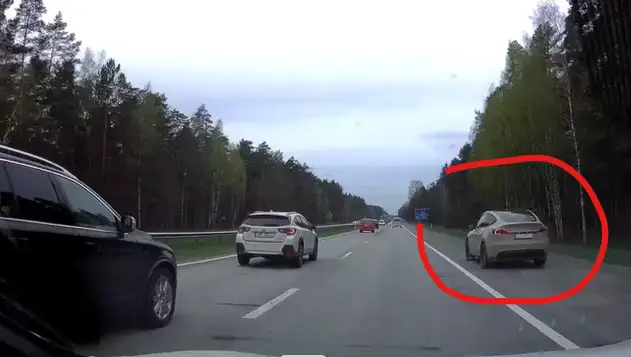 Бешеная «Тесла» идёт на обгон: инструктор по вождению прокомментировал ситуацию на дорогах