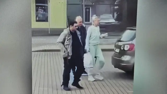 Взрослые среагировали молниеносно: в Вентспилсе возле школы задержали человека с оружием