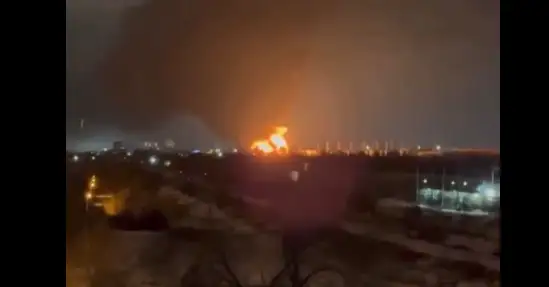 ВСУ ударили по нефтебазе в Энгельсе: в городе ввели режим ЧС (ВИДЕО)