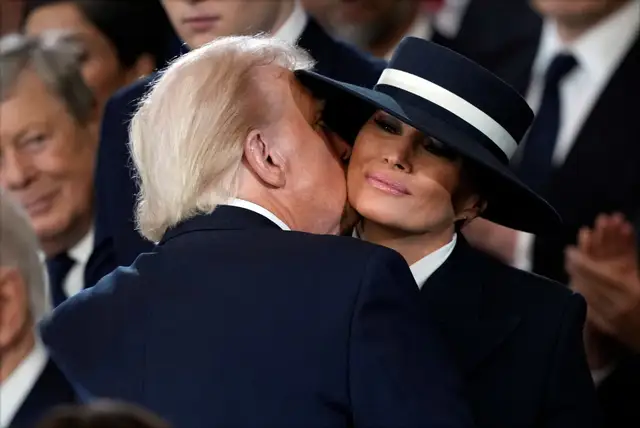 Тайна костюма Мелании Трамп: СМИ теряются в догадках, а надо было просто посмотреть советский фильм (ФОТО)