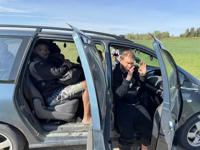 В Краславском крае задержан гражданин Латвии, перевозивший нелегальных мигрантов