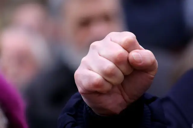 За гранью: суд решил отдать детей отцу, сильно избившему их мать
