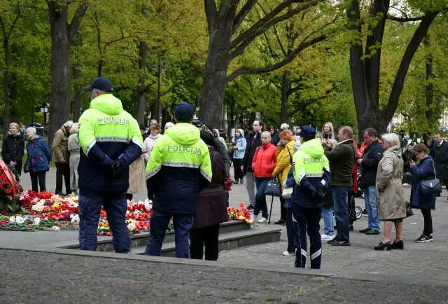 Policijai piemērots 350 eiro sods par pionieru nozīmītēm