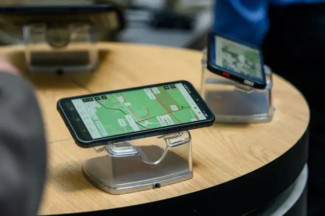 В Латвии представили военные смартфоны Samsung