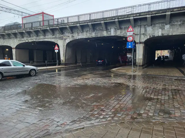 «Ещё по-настоящему не началось»: в соцсетях постят залитые водой улицы Риги (ВИДЕО)
