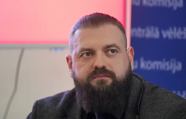 Bērziņa atstādinās VDAA vadītāju Liopu