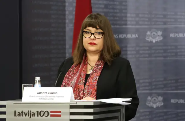 Работать чиновником нужно уметь: семейная пара баснословно разбогатела на различных должностях