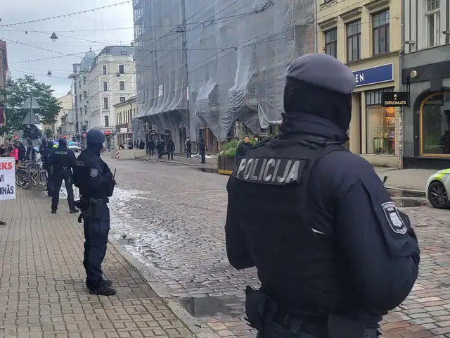 Вооруженные люди напали на школу: полиция учится пресекать массовые беспорядки