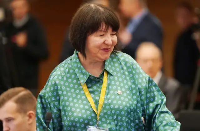 И тут Ланга растаяла: русский подросток на остановке вызвал жаркие комменты в соцсети