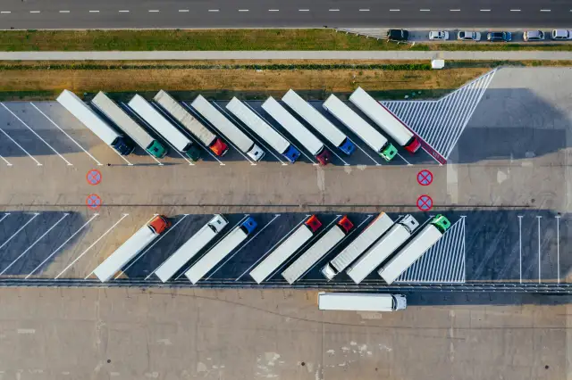 Kā optimizēt uzņēmuma autoparku Latvijā bez budžeta pārslogošanas: efektīvas auto līzinga stratēģijas