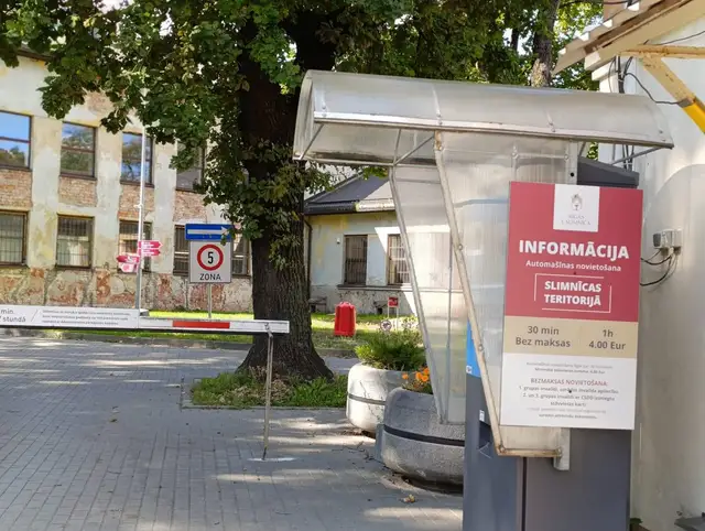 Рижанка в шоке: кто наживается на парковках у рижских больниц?