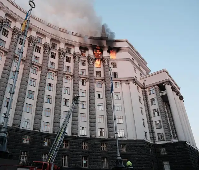 Впервые с начала войны повреждено здание Кабмина Украины