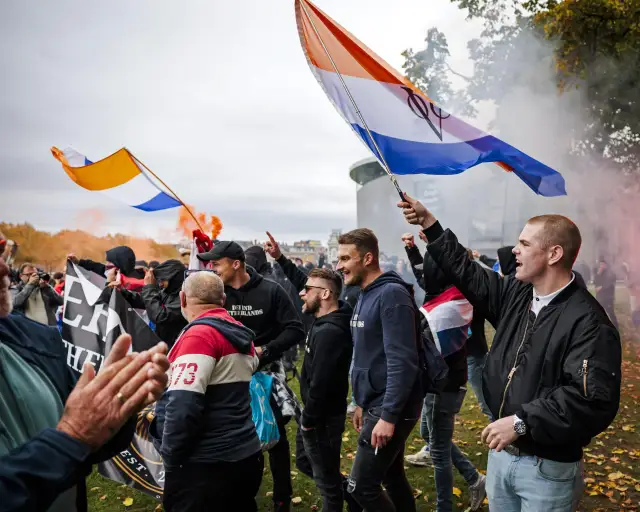 А чо сразу фашисты и расисты? На противников миграции СМИ вешают ярлыки
