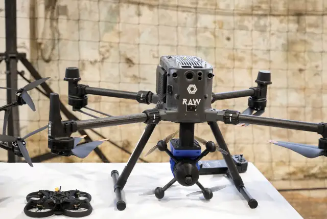 Rīgā atklāts Baltijā lielākais iekštelpu dronu mācību centrs
