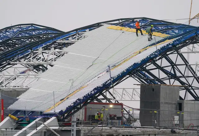 На стройке вокзала Rail Baltica рухнула конструкция: пострадал рабочий