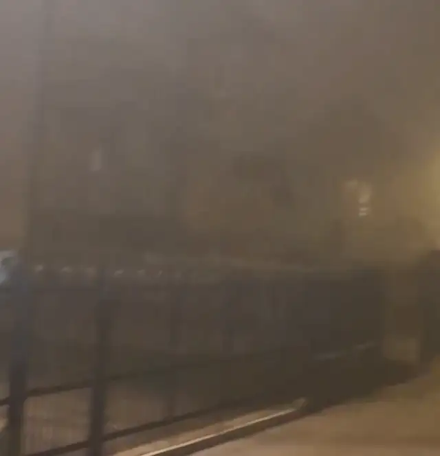 Детей не пускают в школы, отменяют авиарейсы: европейская столица задыхается от смога!